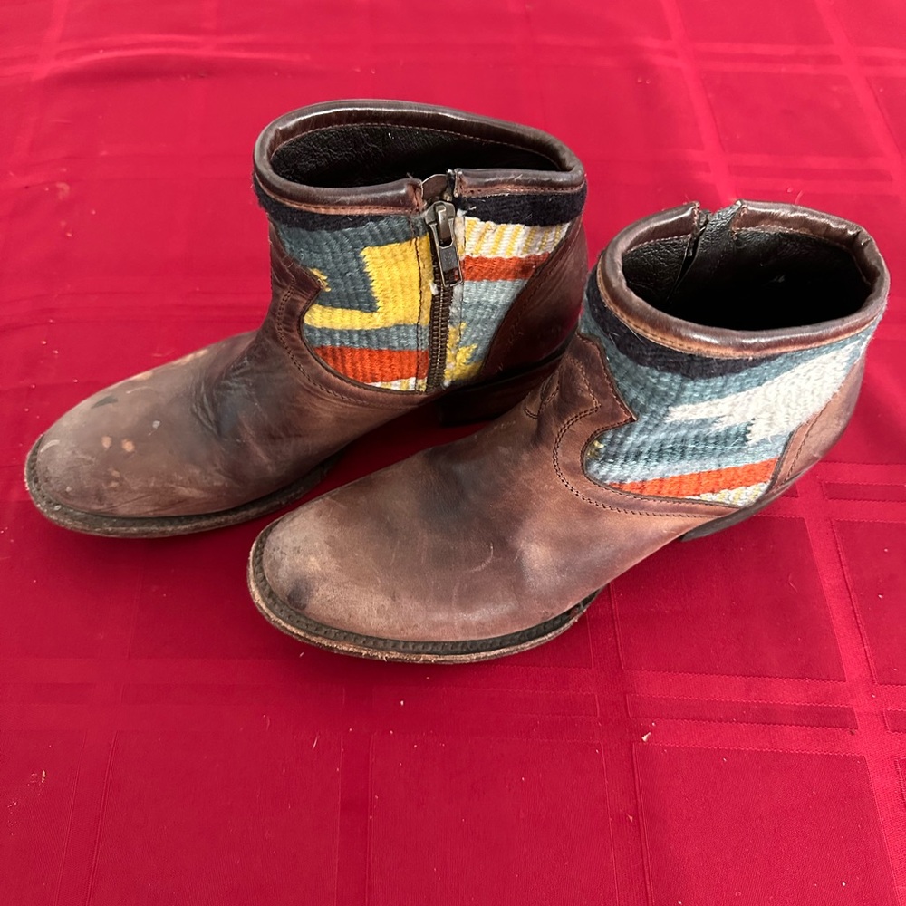 Freebird booties, Size 7M
Leather